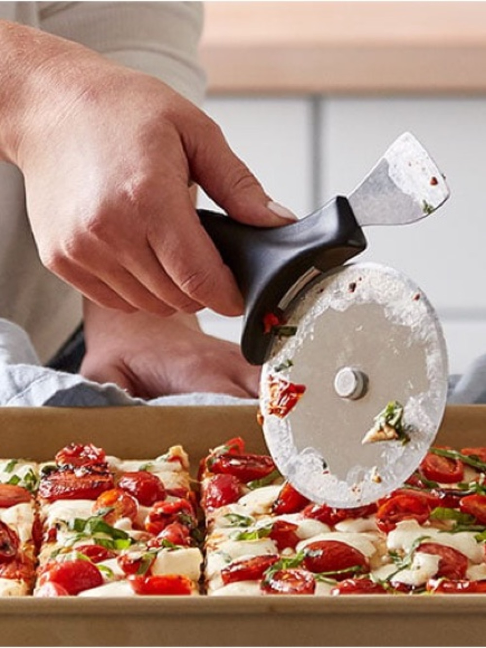 Pampered Chef | Pizza & Crust Cutter - Picture 2 of 5
